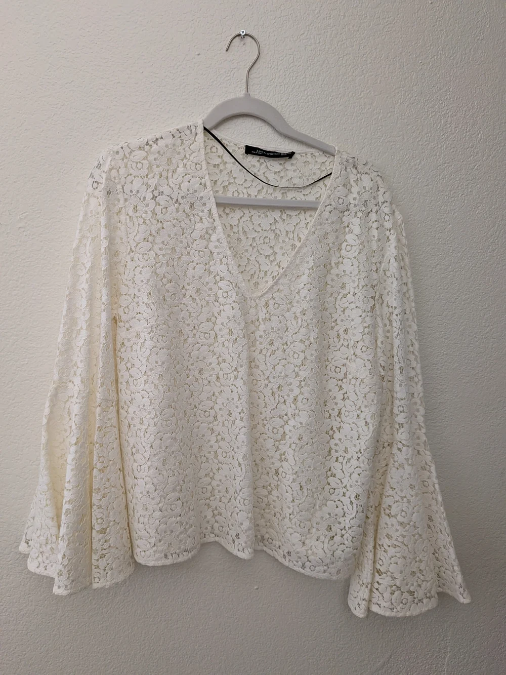 Zara Cream Floral Lace V-Neck Bell Sleeve Blouse (Size XL) - Flawless!!